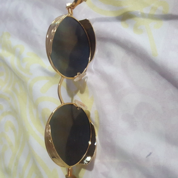 Sunglasses - Picture 9 of 11